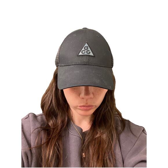 Nike ACG Hat Black Cap Snapback Trucker Mesh Back All Conditions Gear - Picture 1 of 8